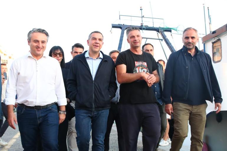 Αλιείς στον Τσίπρα: «Δεκάδες τουρκικά αλιευτικά ψαρεύουν σε ελληνικά ύδατα, έχεις ευθύνη, έλεγες ότι η θάλασσα δεν έχει σύνορα»