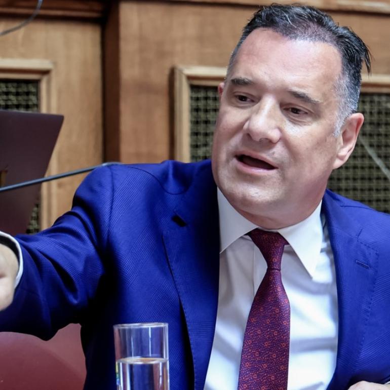 Ο Άδωνις Γεωργιάδης παραδέχθηκε τη μεταμόσχευση μαλλιών: Οι άντρες πρέπει να βελτιώνονται αν και εφόσον είναι εφικτό