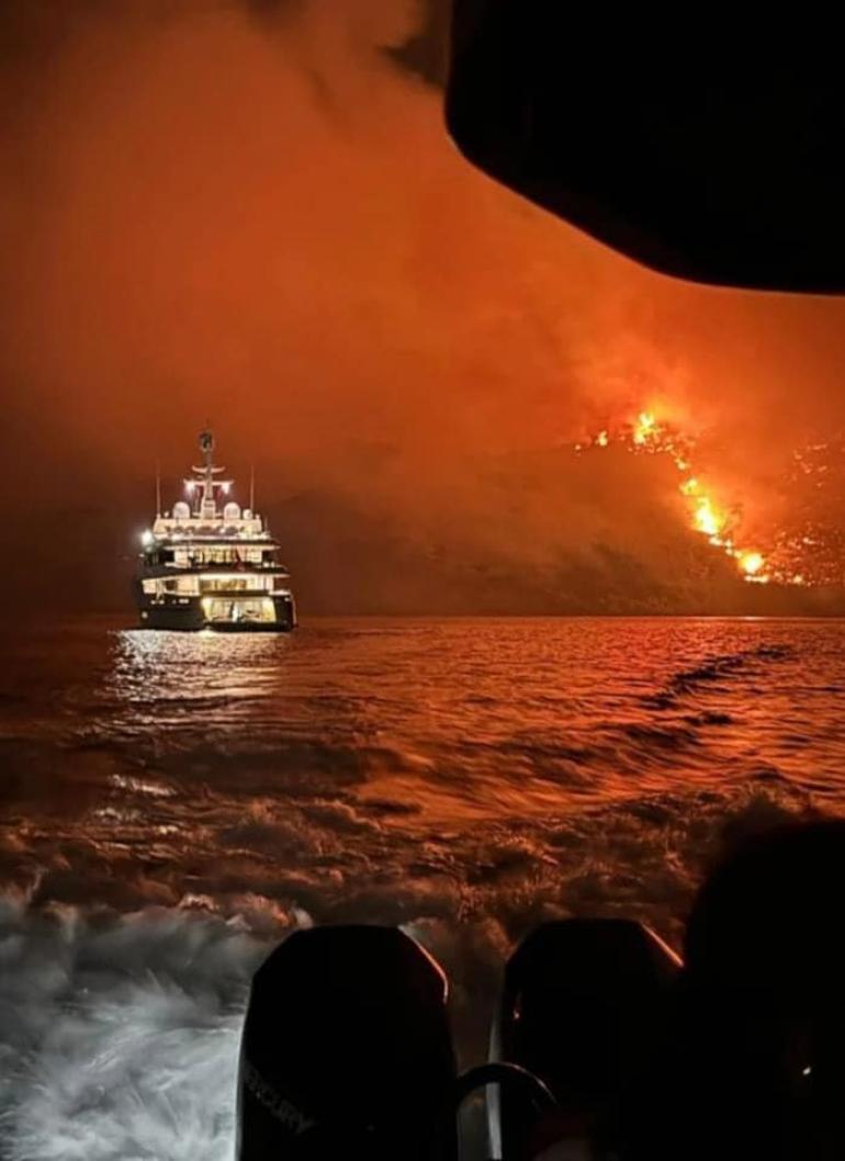 Ύδρα: Ασυνείδητοι προκάλεσαν πυρκαγιά στην παραλία Άγιος Νικόλαος, πετώντας πυροτεχνήματα