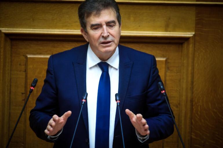 Χρυσοχοΐδης: Μηδενική ανοχή στην πώληση αλκοόλ και καπνού σε ανηλίκους