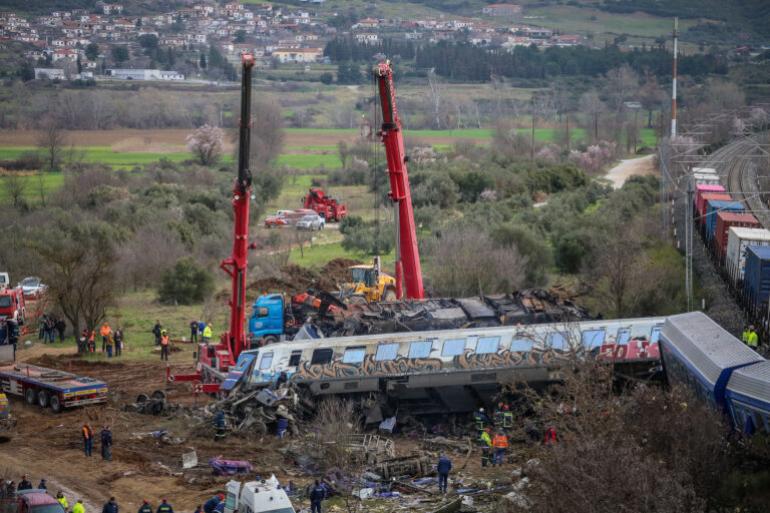 ΣΥΡΙΖΑ για Τέμπη: Να υιοθετήσει ο κ. Μητσοτάκης την πρότασή μας για άρση της βουλευτικής ασυλίας του Κώστα Καραμανλή