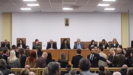 Δήλωσε αποχή η πρόεδρος του δικαστηρίου στη δίκη για τα βίντεο στα Τέμπη λόγω της συμπεριφοράς της Κωνσταντοπούλου: «Έχω δεχθεί πολλές προσβολές»