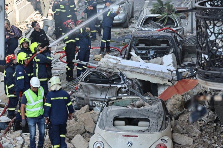Έκρηξη στην Πλάκα: Ανασύρθηκε νεκρή από τον πρώτο όροφο, συνεχίζονται οι έρευνες για τους άλλους 5 αγνοούμενους