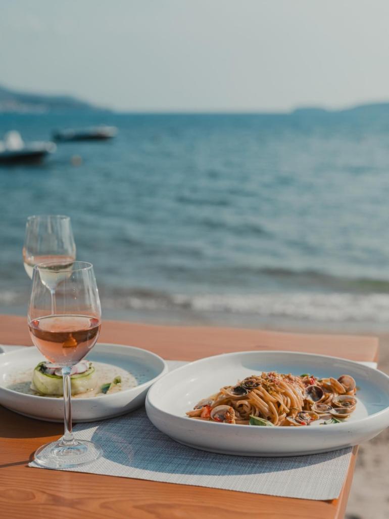 Χρυσοί Σκούφοι 2026: Ένα εστιατόριο στη Θεσσαλονίκη και τέσσερα στη Χαλκιδική ανάμεσα στα κορυφαία της χώρας