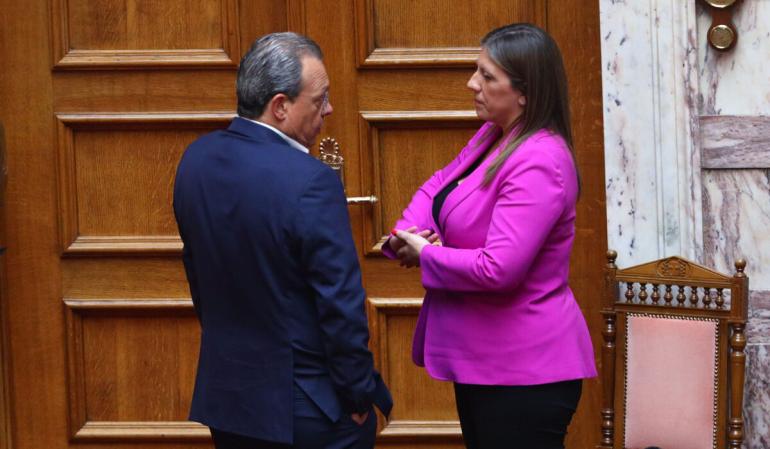 Αγιασμός της Βουλής από τον Αρχιεπίσκοπο Ιερώνυμο με πηγαδάκια και τετ α τετ βουλευτών μετά την παραίτηση Τσίπρα