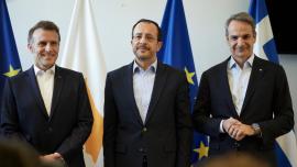 Live οι δηλώσεις Μητσοτάκη, Μακρόν, Χριστοδουλίδη μετά την ολοκλήρωση της τριμερούς συνάντησης στην Πάφο