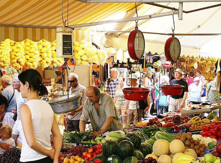 95 Χρόνια Λαϊκές - Η πιο φρέσκια γιορτή στην πλατεία Αριστοτέλους