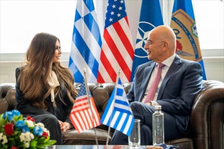 Συνάντηση Δένδια – Γκίλφοϊλ στο Υπουργείο Άμυνας