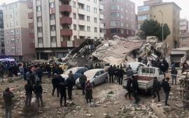 Κωνσταντινούπολη: Δύο νεκροί και δύο αγνοούμενοι από την κατάρρευση κτιρίου – Δείτε βίντεο