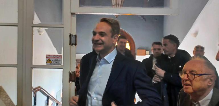 ΒΙΝΤΕΟ-Θεσσαλονίκη: Οι βολές του Μητσοτάκη στην μπασκέτα της ΧΑΝΘ και το συγκινητικό δώρο