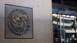 ΔΝΤ για Ελλάδα: Βλέπει επιβράδυνση της ανάπτυξης στο 1,8% το 2026 – Υποχώρηση του χρέους στο 110% έως το 2031