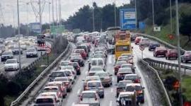 Θεσσαλονίκη: Σύγκρουση φορτηγού με αυτοκίνητο στον περιφερειακό - Μποτιλιάρισμα και καθυστερήσεις