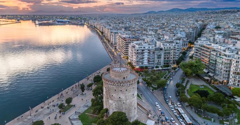 Εμφύλιος σε πολυκατοικία της Θεσσαλονίκης: Αγωγή ιδιοκτητών για μετατροπή του ημιυπογείου σε 8 διαμερίσματα Airbnb, ζητούν να μην νοικιάζονται