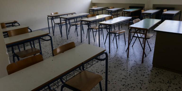 Τμήμα οροφής έπεσε σε αίθουσα Λυκείου της Πάτρας ενώ μέσα βρίσκονταν μαθητές