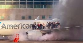 Βίντεο: Φωτιά σε Boeing της American Airlines μετά την προσγείωσή του στο Ντένβερ