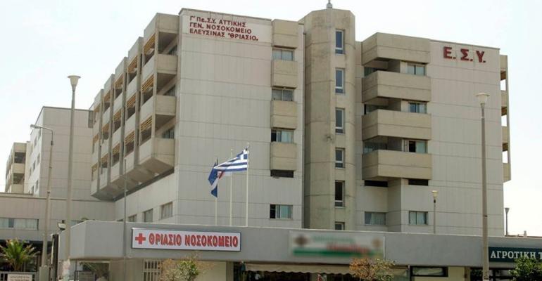 Χάος στο Θριάσιο: 50 Ρομά έσπασαν τζάμια και επιτέθηκαν σε γιατρούς επειδή καθυστέρησε αξονική συγγενή τους, δύο συλλήψεις