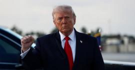 «Θα εξολοθρεύσουμε όποιο πλοίο πλησιάσει» απειλεί ο Τραμπ για τα Στενά του Ορμούζ - Σε ισχύ ο ναυτικός αποκλεισμός από τις ΗΠΑ