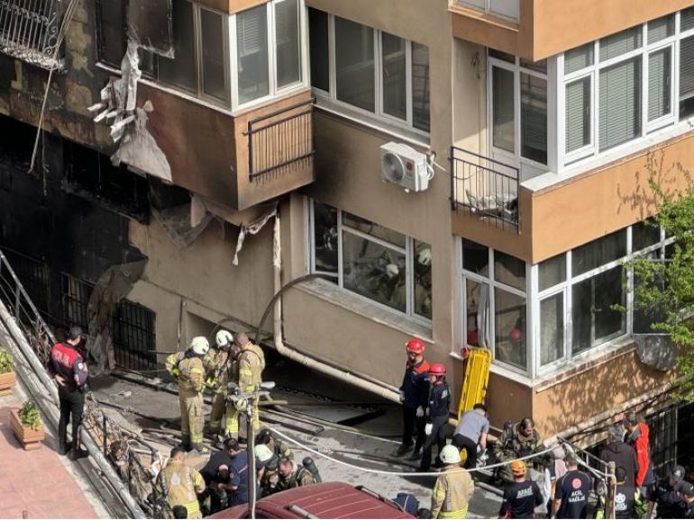 Κωνσταντινούπολη: Τουλάχιστον 10 νεκροί από μεγάλη φωτιά μετά από έκρηξη