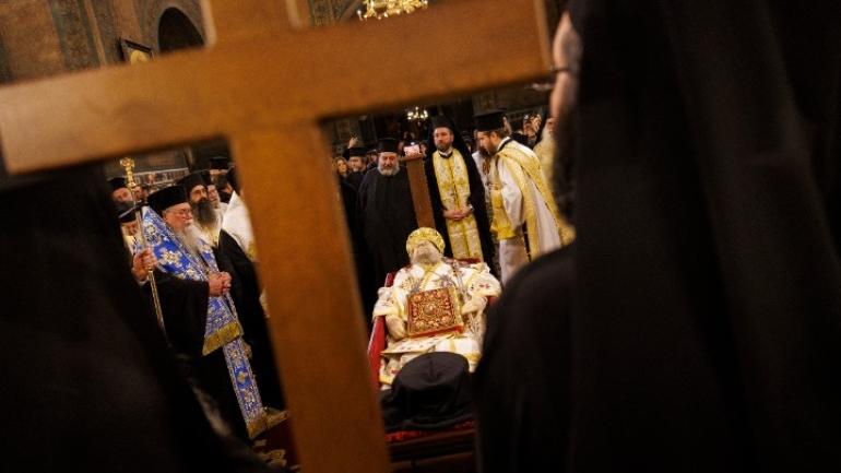 Σε λαϊκό προσκύνημα το σκήνωμα του μητροπολίτη πρώην Θεσσαλονίκης, Άνθιμου