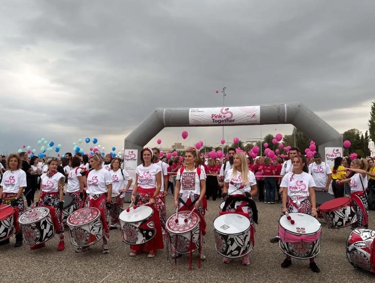 Θεσσαλονίκη: Στα ροζ η Νέα Παραλία με το Pink Together και το «Άλμα Ζωής» (φωτό+βιντεο)