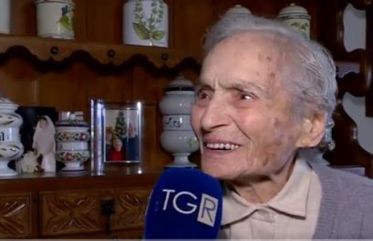 Συνελήφθη γιαγιά... 103 ετών να οδηγεί χωρίς δίπλωμα και ασφάλιση -«Δώστε της παράσημο» λέει ο δήμαρχος