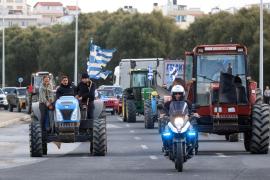 Επιστολή φορέων προς κυβέρνηση και αγρότες: Οι επιχειρηματίες και οι εργαζόμενοι δεν αντέχουν το αυτοκαταστροφικό κλείσιμο των δρόμων