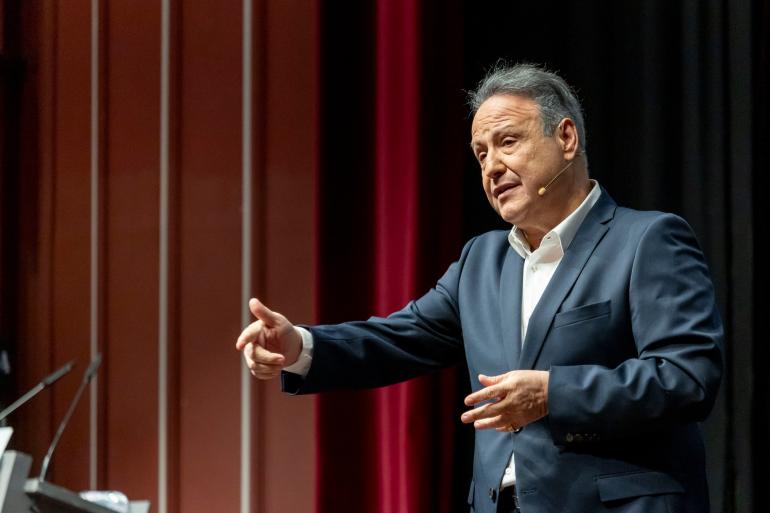 Αγγελούδης: Εμβληματικά έργα, δημιουργία μεγάλου πνεύμονα πρασίνου, τραμ και θαλάσσια συγκοινωνία