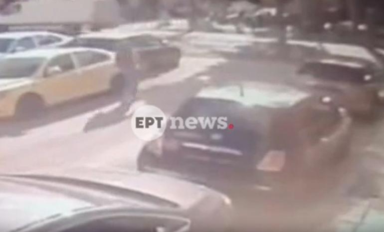 Συνελήφθη ο οδηγός της μηχανής που παρέσυρε και εγκατέλειψε τη 16χρονη στη Λιοσίων – Νέο βίντεο ντοκουμέντο