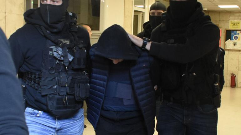 Ρέντης: «Έκανα μ.@.. πρέπει να χτύπησα αστυνομικό» είπε ο 18χρονος στον αδελφό του αφού έριξε τη φωτοβολίδα