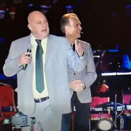 ΒΙΝΤΕΟ-Τα «γαλλικά» του Μπέου στον Πολύζο στο άναμμα του δέντρου στον Βόλο: «Πάντα κάνει κάποια μ@@@@@@»