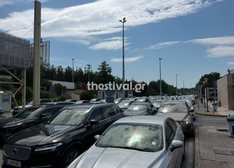 Τελωνείο Ευζώνων: Ουρές χιλιομέτρων με αναμονή πάνω από 4 ώρες στο ρεύμα εισόδου