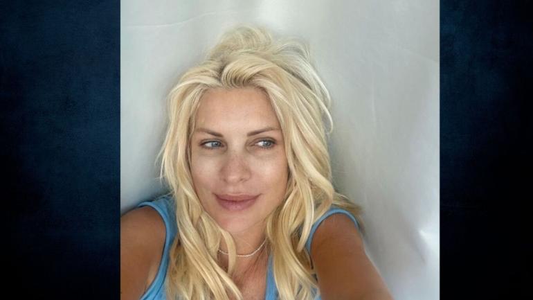 Ελένη Μενεγάκη: Η selfie της παρουσιάστριας - Το καλοκαίρι πλησιάζει, γράφει