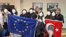 Ελασσόνα: Αντιδήμαρχος φωτογραφήθηκε με σημαία του Κεμάλ Ατατούρκ