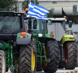 Στους δρόμους οι αγρότες της Αγιάς