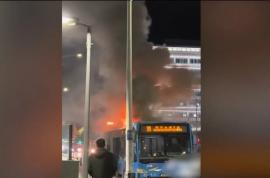 ΟΑΣΘ για τη φωτιά σε λεωφορείο: «Απομακρύνθηκαν άμεσα οι επιβάτες, έρευνα για τα ακριβή αίτια»