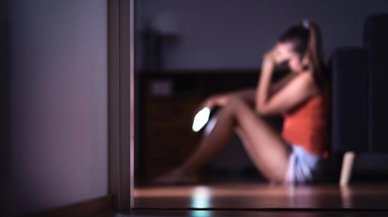 Στη φυλακή 52χρονος εκπαιδευτικός που διατηρούσε σχέση με 14χρονη - Είχε επιτεθεί στον πατέρα της