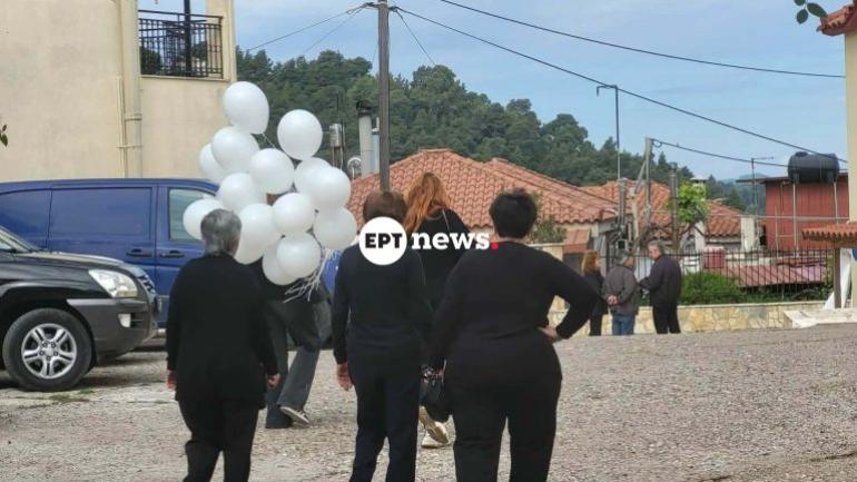 Ηλεία: Θρήνος στην κηδεία του 13χρονου που βρήκε τραγικό θάνατο σε τροχαίο με πατίνι