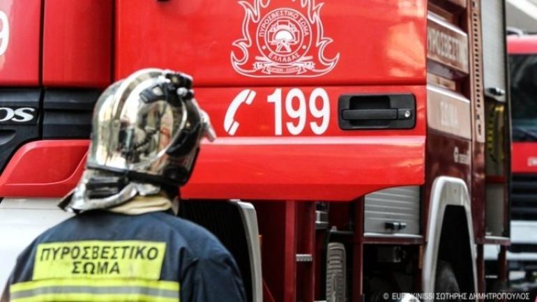 Θεσσαλονίκη: Στις φλόγες σταθμευμένο όχημα στους Αμπελόκηπους