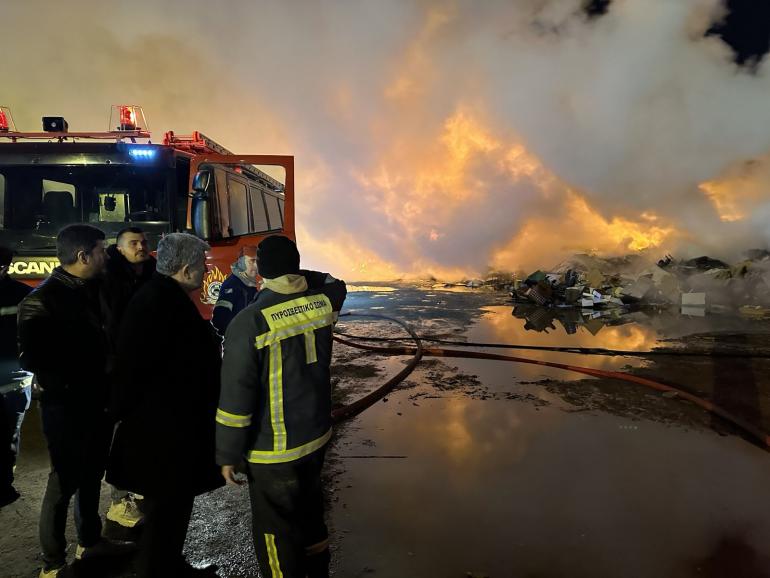 Υπό έλεγχο η φωτιά σε σκουπίδια στο Ωραιόκαστρο