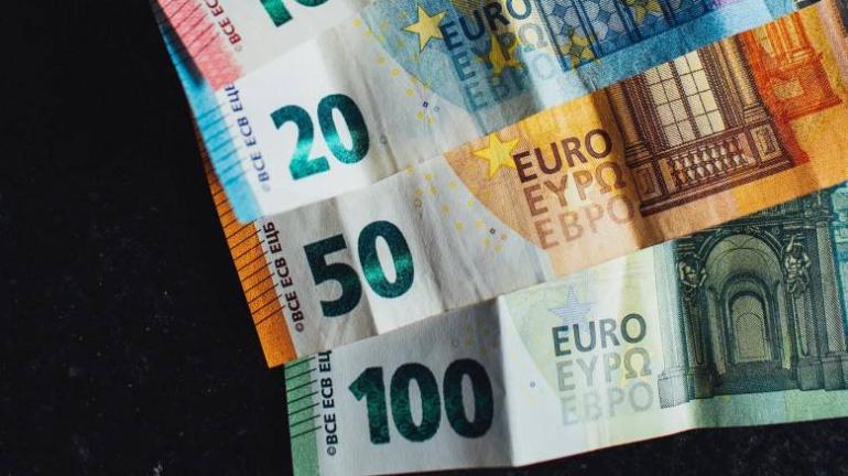 Θεσσαλονίκη: 22χρονος είχε στο αυτοκίνητο 82 πλαστά χαρτονομίσματα των 10 ευρώ