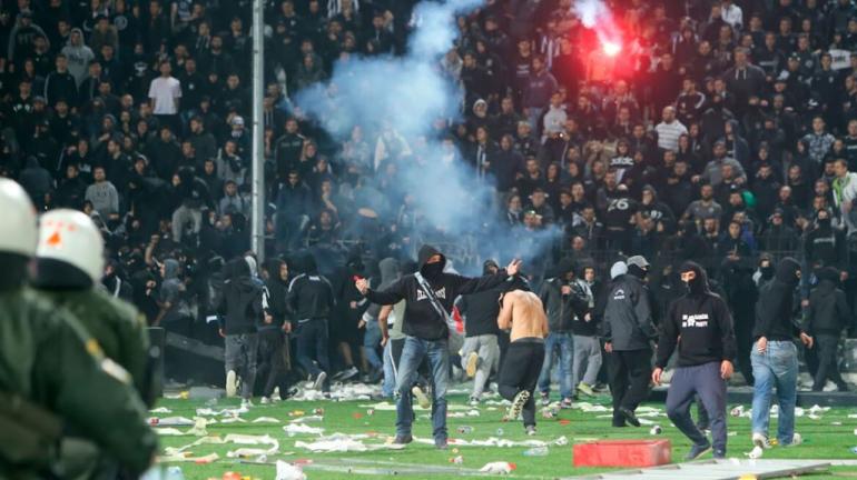 Οπαδική βία: Σε δημόσια διαβούλευση το σχέδιο νόμου – Τι προβλέπει για συνδέσμους, κάμερες, εισιτήρια και ποινές