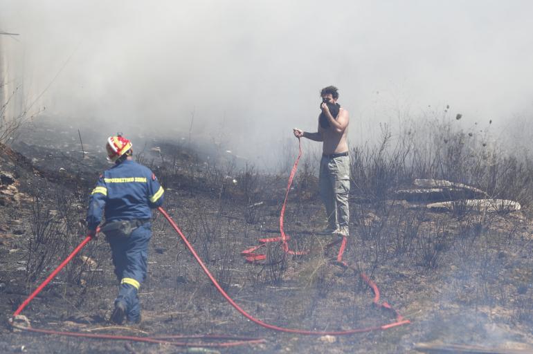 Φωτιά στο Κορωπί: Νέα μηνύματα από το 112 για εκκενώσεις περιοχών – Έκλεισαν κεντρικοί δρόμοι