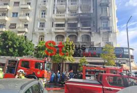 Φωτιά στη Θεσσαλονίκη: Αστυνομικοί απεγκλώβισαν ηλικιωμένους και κατοικίδια σπάζοντας πόρτα
