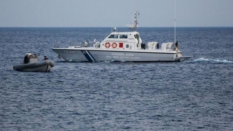 3 νεκροί, 8 διασωθέντες μετά τη βύθιση λέμβου με μετανάστες βόρεια της Σύμης
