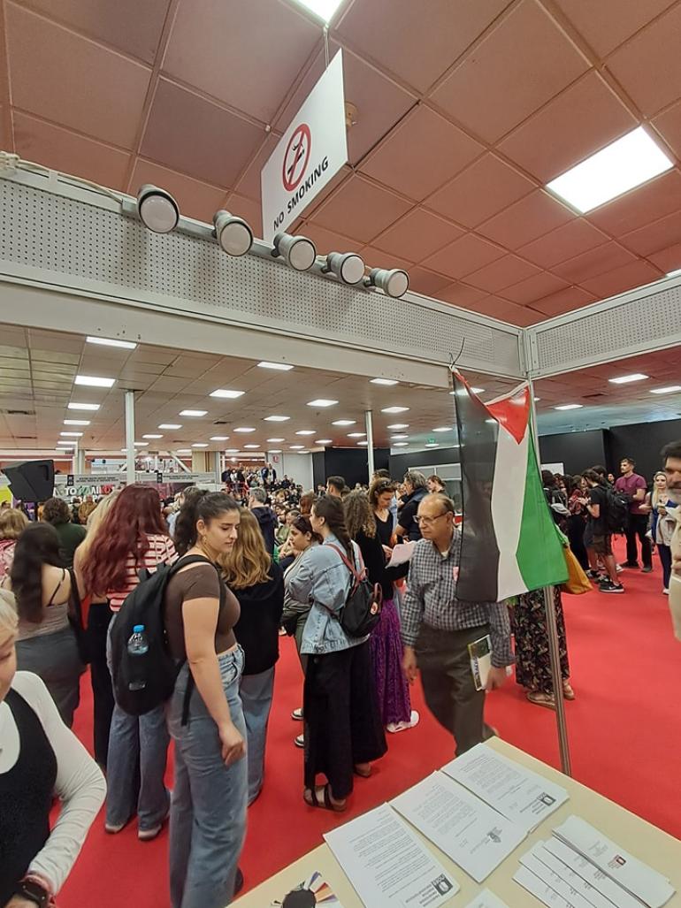 Θεσσαλονίκη: Μπούκαραν στην Έκθεση Βιβλίου και ματαίωσαν εκδήλωση για τη λογοτεχνία του Ισραήλ