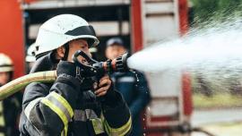 Θεσσαλονίκη: Πυρκαγιά σε εγκαταλειμμένους τράκτορες στα Διαβατά