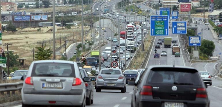 Θεσσαλονίκη: Μποτιλιάρισμα στον περιφερειακό μετά από σύγκρουση τεσσάρων Ι.Χ.