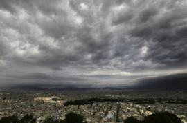 ΚΑΙΡΟΣ: Πέφτει η θερμοκρασία, πού περιμένουμε βροχές-Με τι καιρό θα ψηφίσουμε αύριο