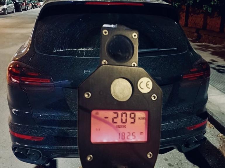 Θεσσαλονίκη: Έσπασε τα κοντέρ - Με 209 χιλιόμετρα στην Περιφερειακή, με τα 1000 στο κρατητήριο