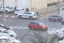 Βίντεο σοκ με ένοπλους να πυροβολούν πολίτη στο Ισραήλ